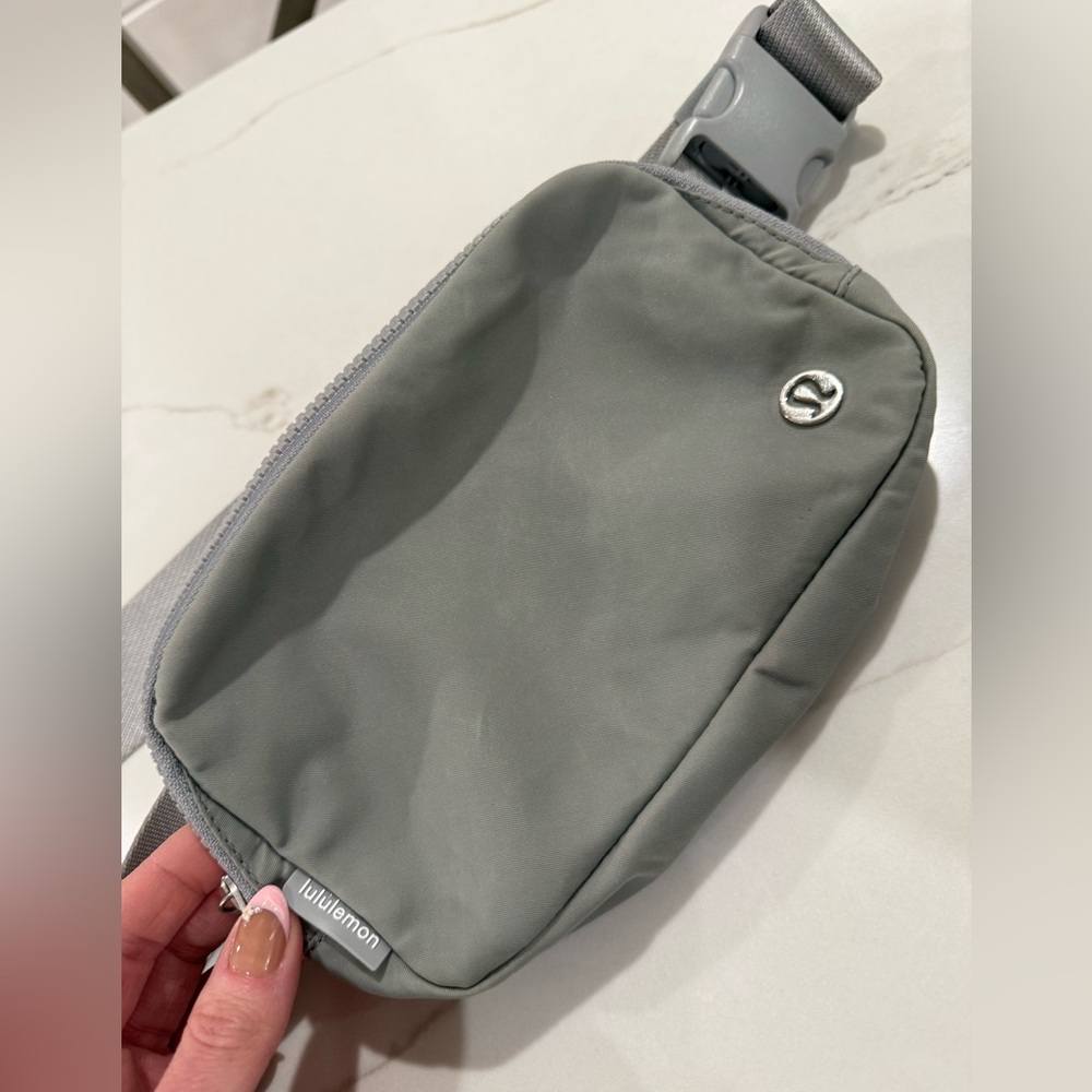 Lululemon Belt Bag Gray Crossbody Everywhere Bag Logo Strap